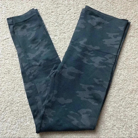 Spanx Seamless Camo Leggings - Picture 2 of 7